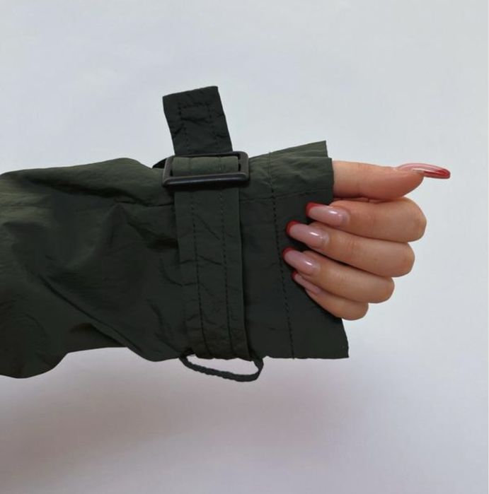 Тренч оливкового кольору, кольору хакі