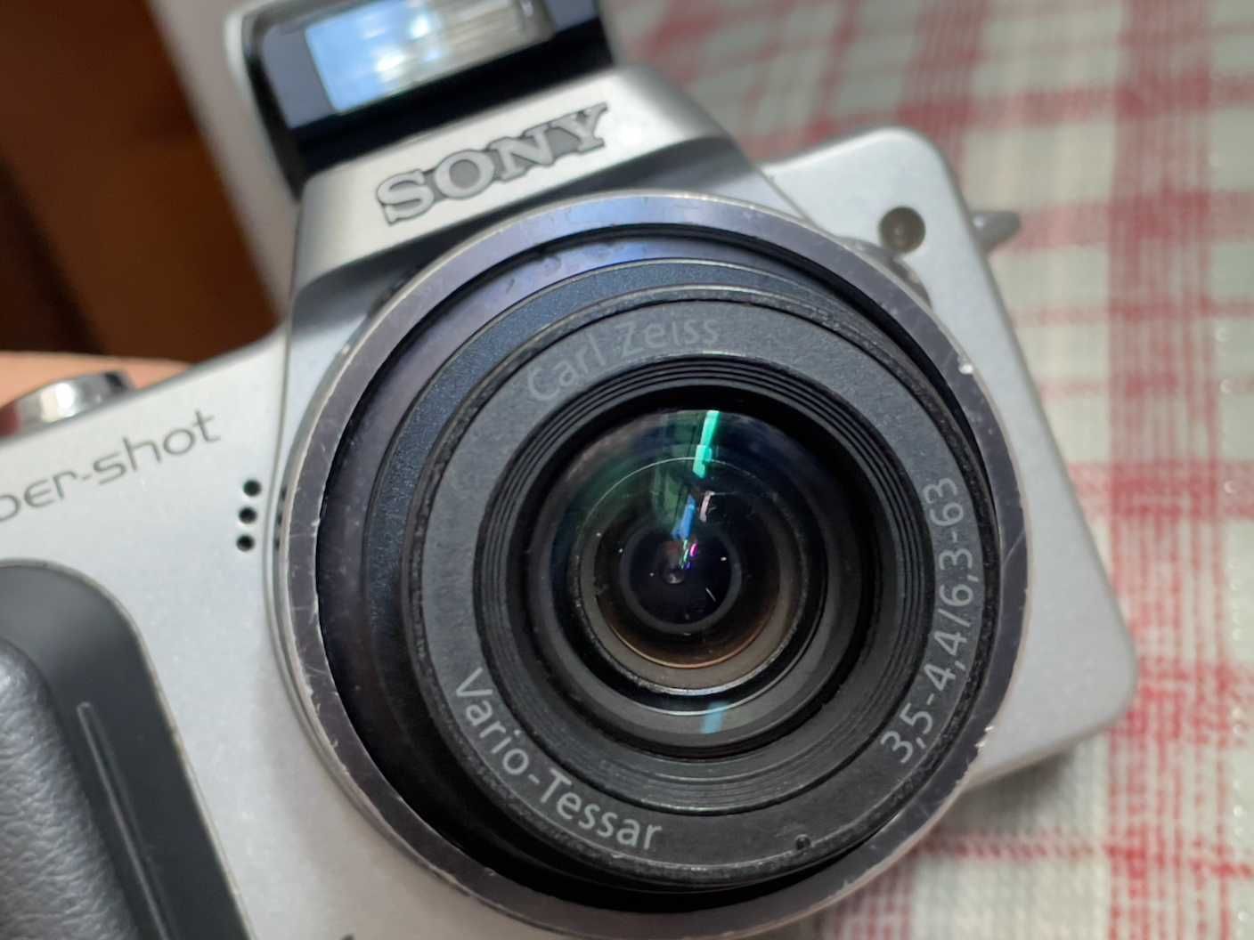 Sony Cyber-Shot DSC-H10