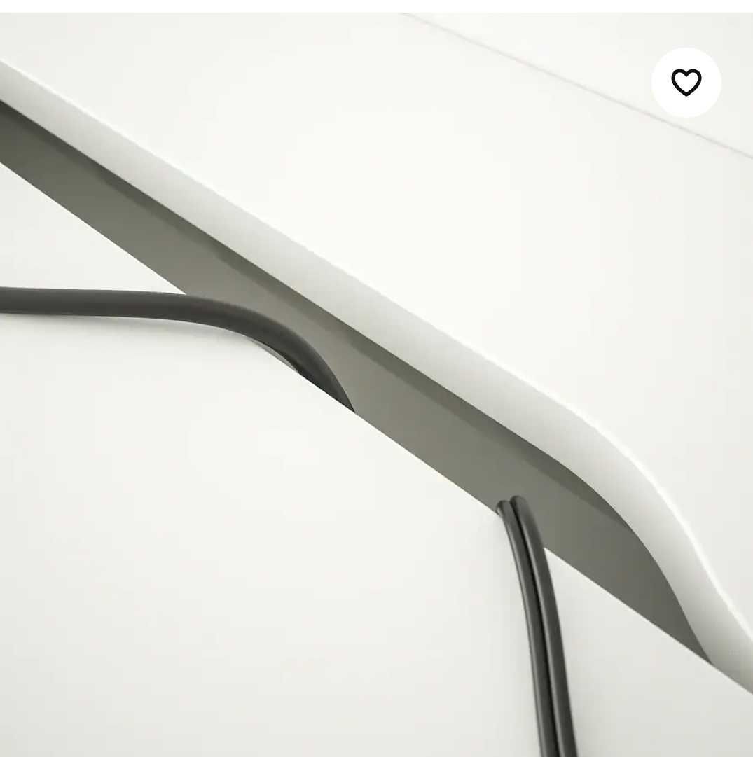 50%taniej, białe biurko Alex z Ikea z szufladami i schowkiem na kable