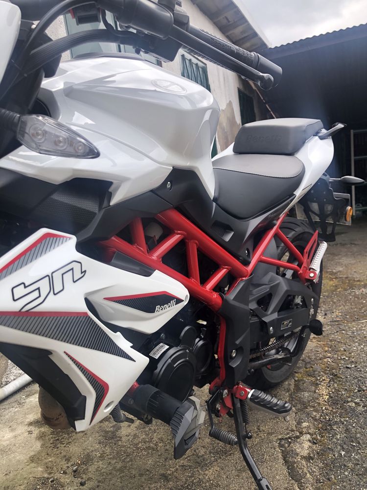 Vendo moto benelli bn 125