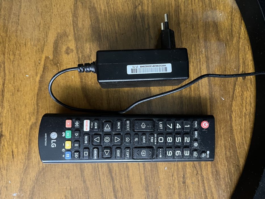 Телевізор/монітор LG 24TL510V-PZ у відмінному стані.