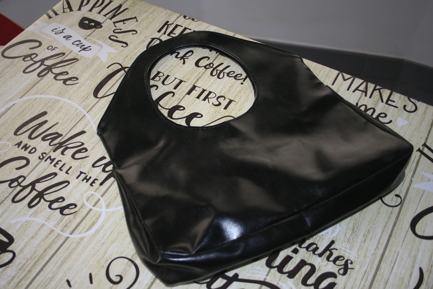 Bolsa preta de senhora