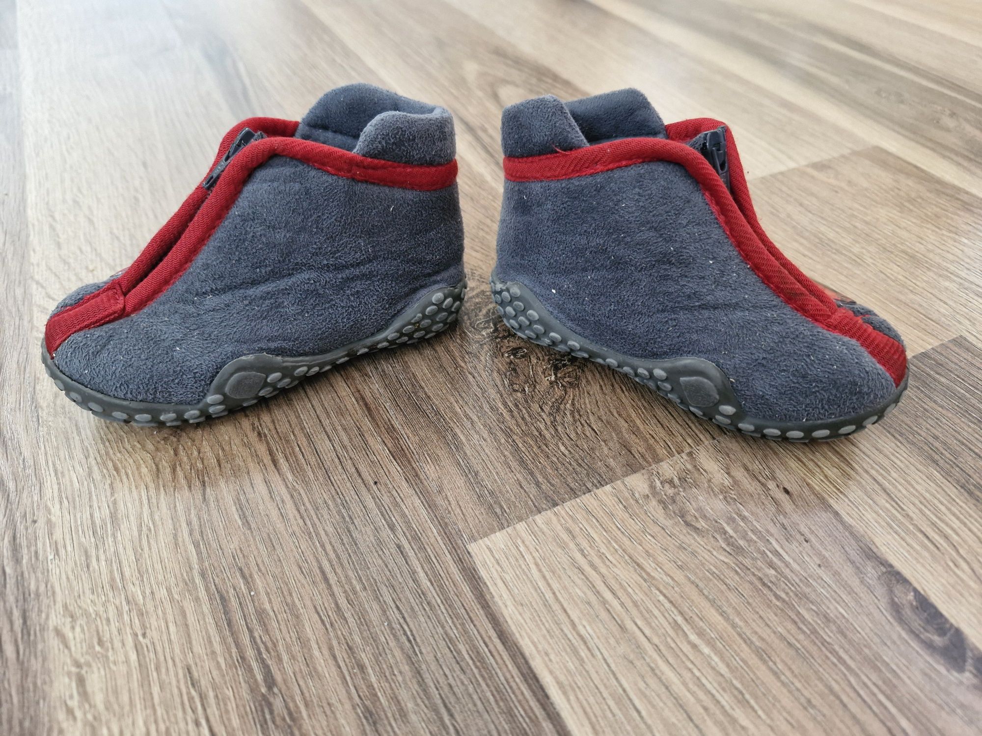 Miękkie kapcie do żłobka, roz.20