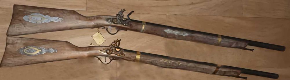 Réplicas de pistolas e espingardas antigas