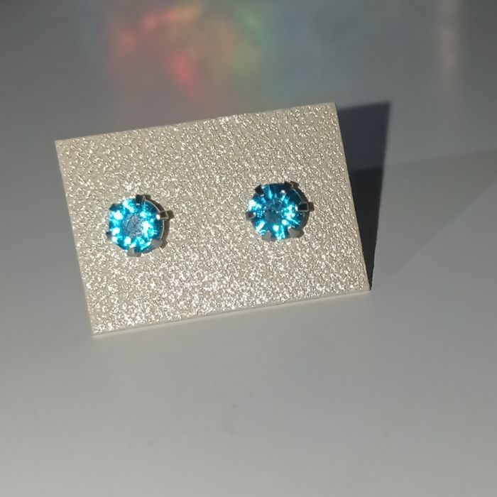 Nowe kolczyki srebrne diamenciki niebieskie ze stali nierdzewnej