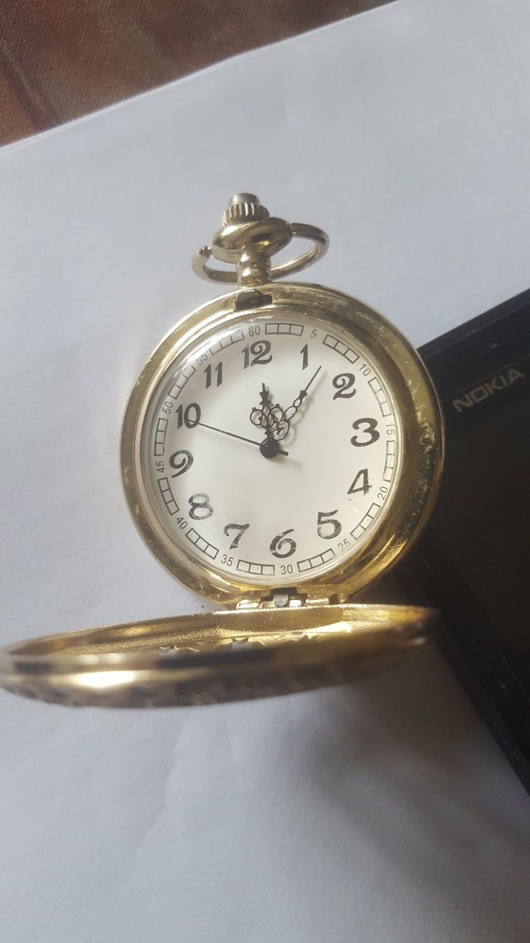 Relógio  de  bolso com bonita  estrutura  em Prata