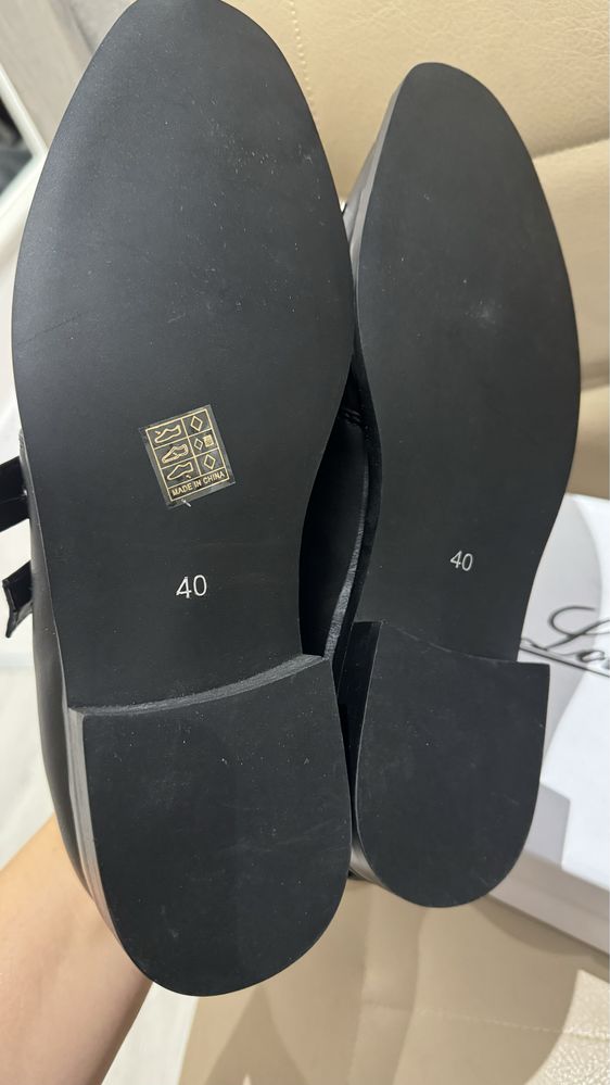 Buty damskie czarne r.40.Nowe.