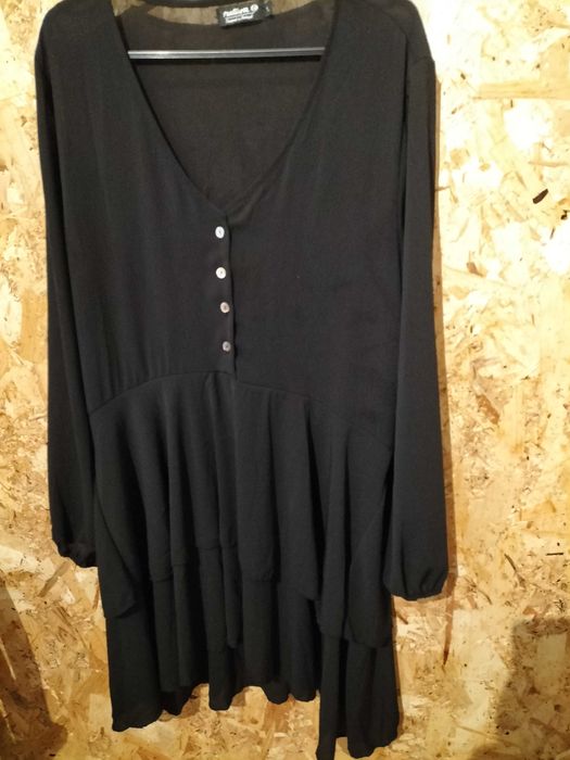 Vestido preto em poliester