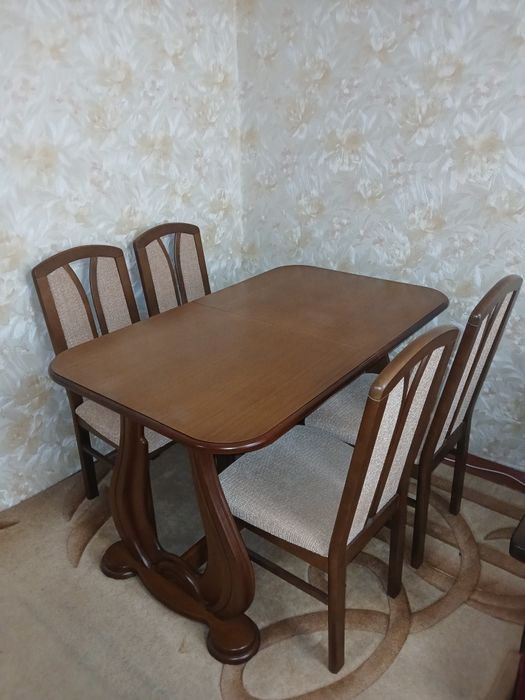 Обідній стіл та стільці, набір меблів