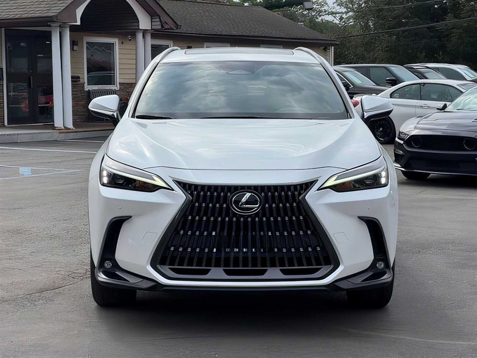 Lexus NX      2022