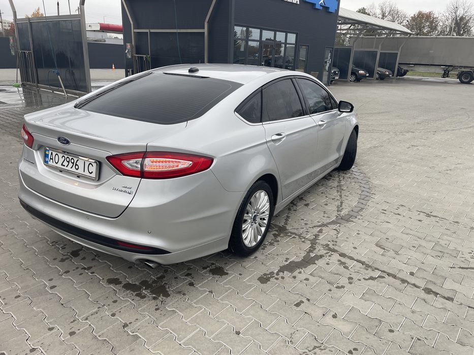 Ford Fusion надійне економне авто