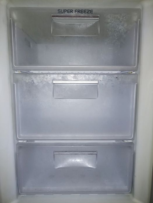 Ariston холодильник No Frost