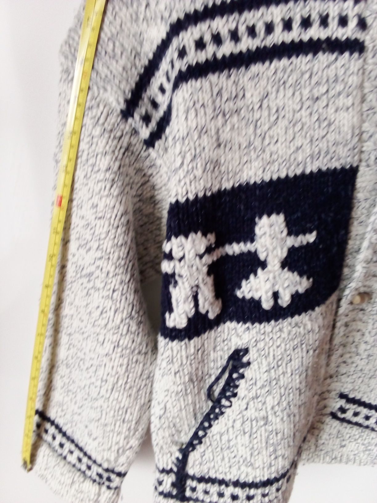 Casaco artesanal, da Serra da Estrela, lã poveiro, 8 anos