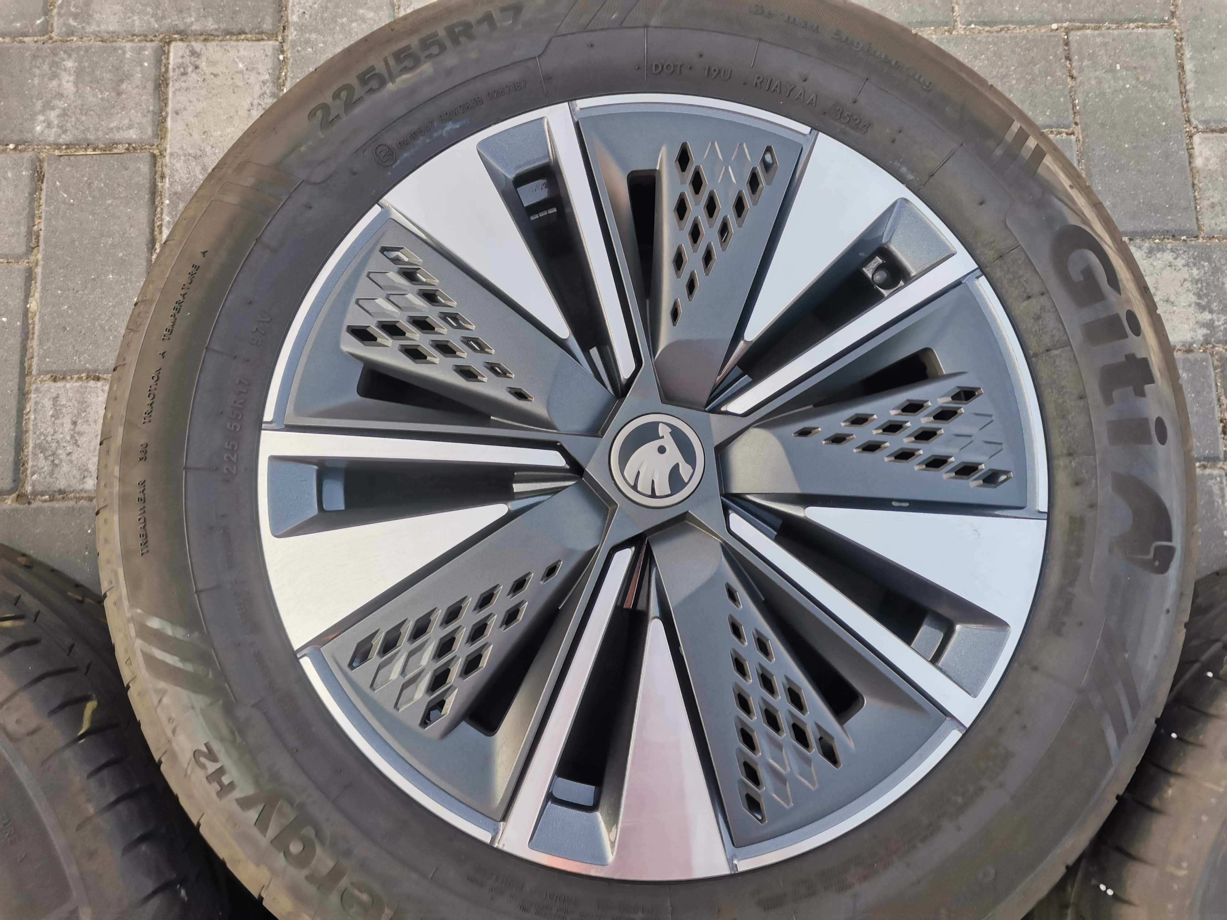 Felgi Skoda KAROQ Octavia Superb 7Jx17H2 5x112 ET45
