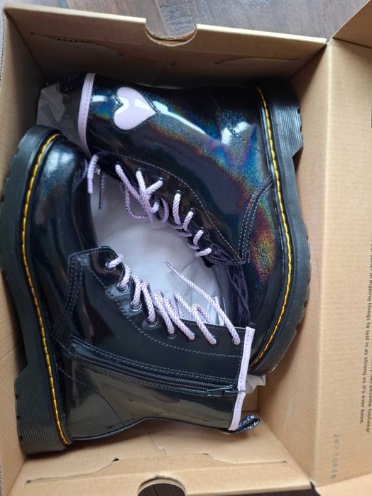 Nowe i oryginalne buty Dr. Martens - r. 38 - dla dziewczynki