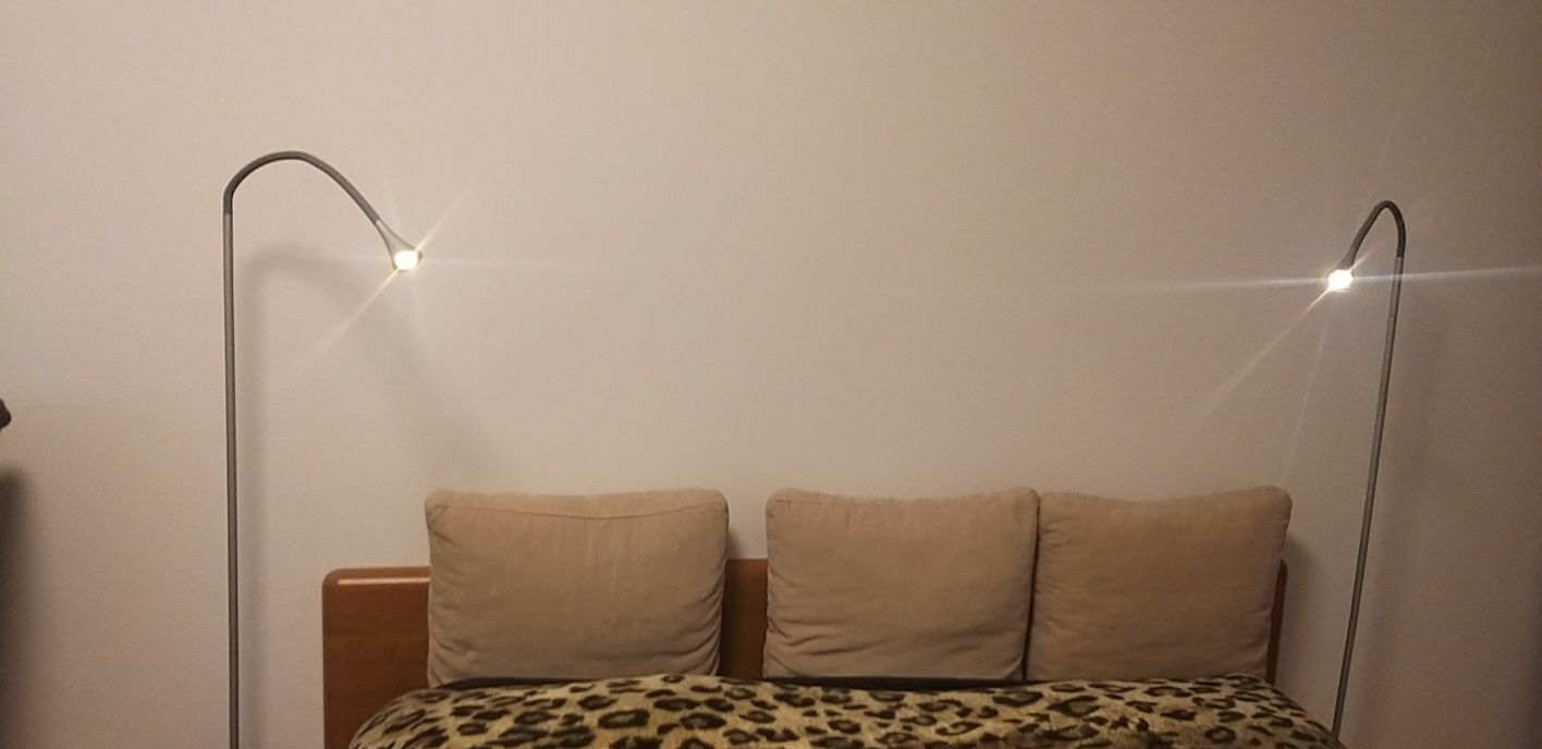 Komplet dwoch lamp stojacych led.