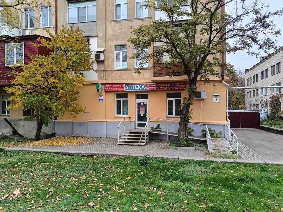 Продам фасадное помещение 63 м.кв по ул.Генерала Карпенко.