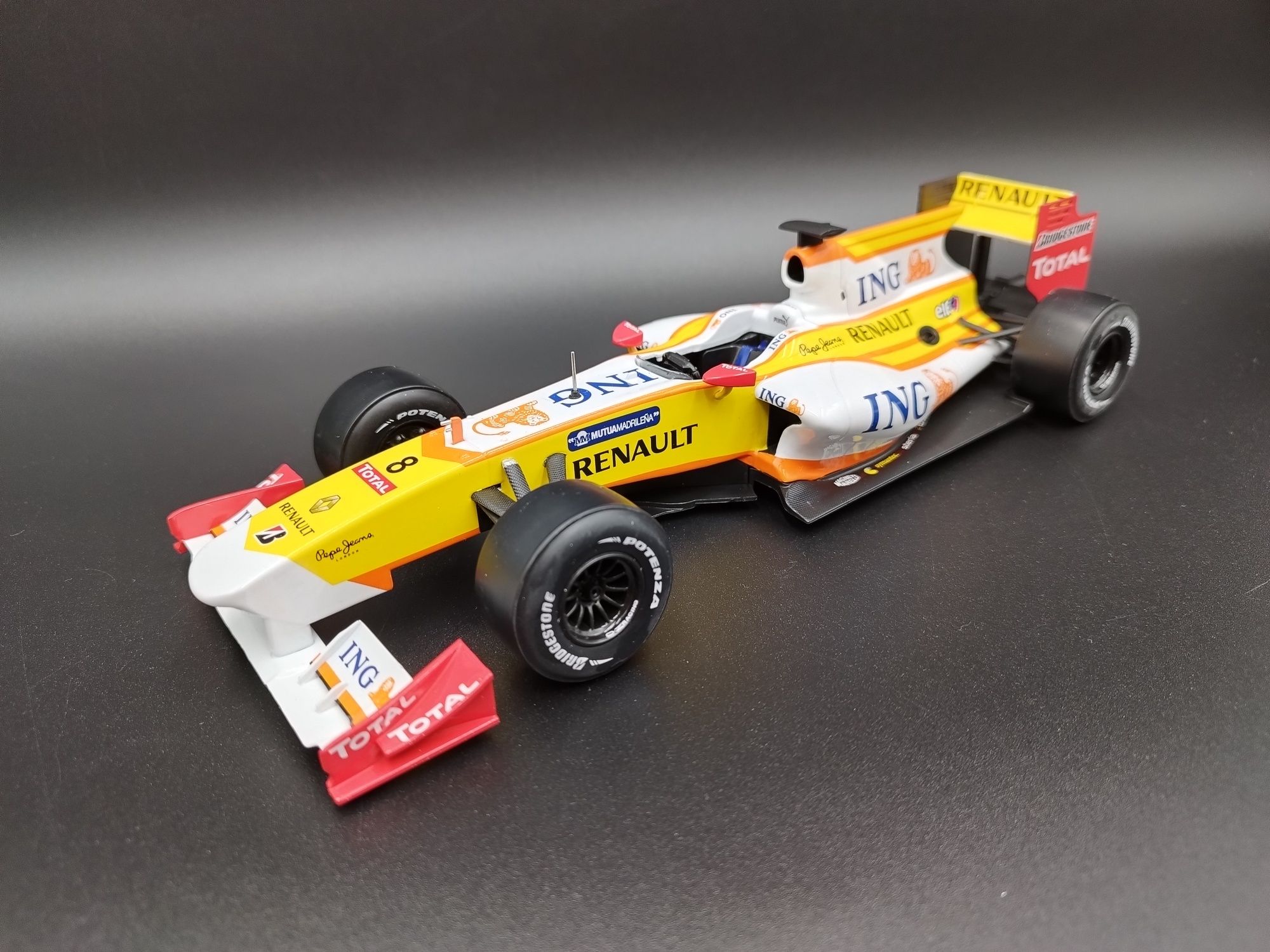 1:18 Norev F1 Team ING Renault R29 Piquet model