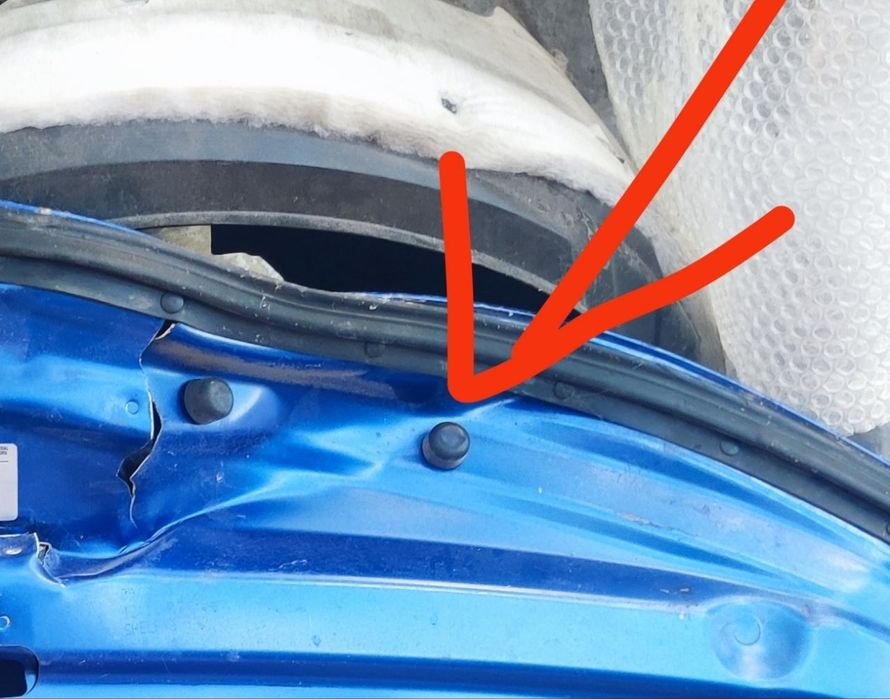 Отбойник капота Шевроле Вольт 2 номер 22863104