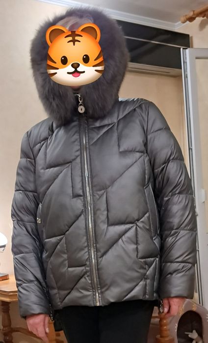 Зимова жіноча куртка з капюшоном