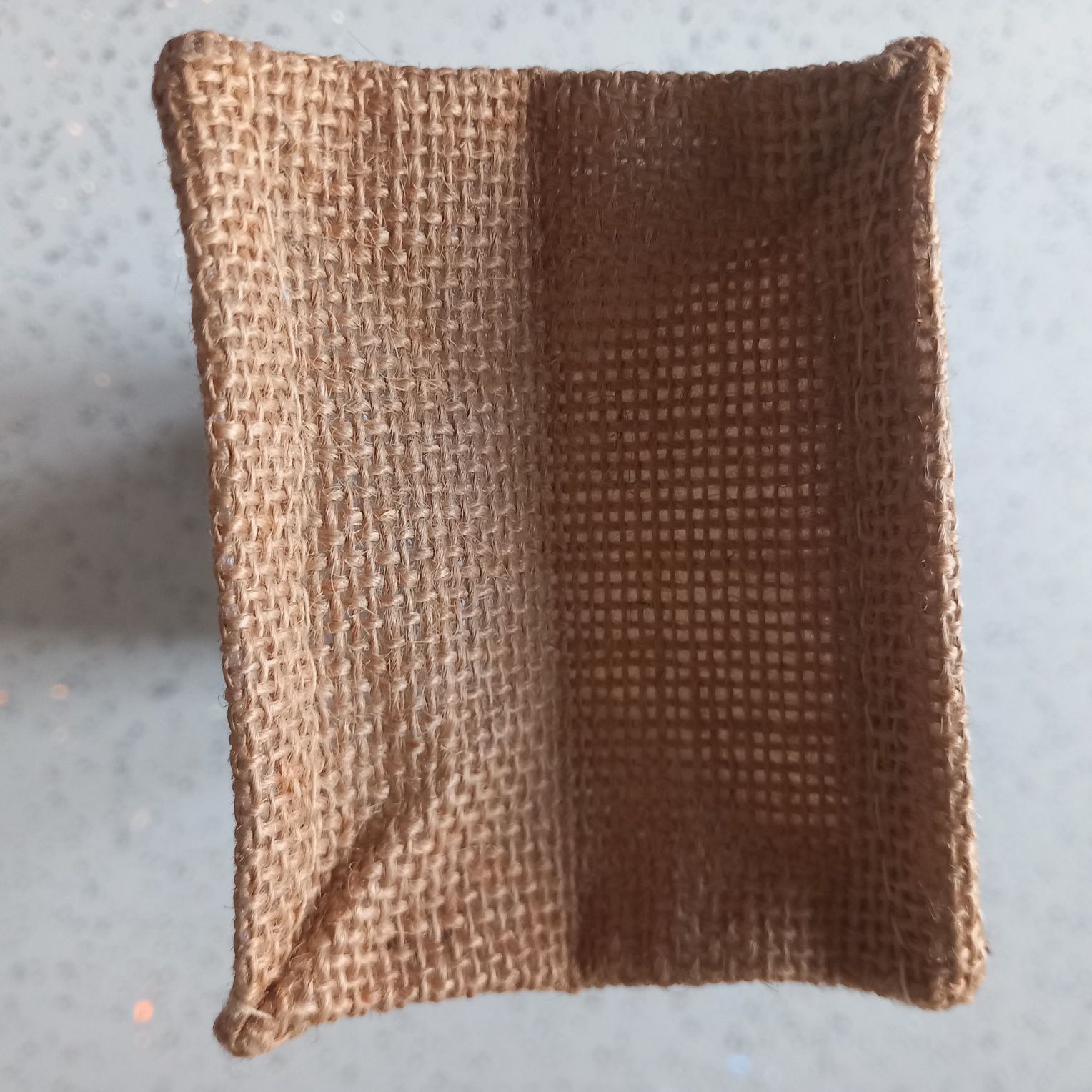 Oryginalna torebka prezentowa grubo tkana juta na folii, z "okienkiem"