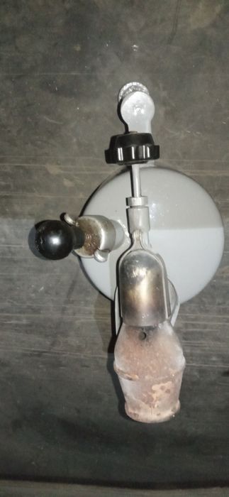 Паяльна лампа з чавунним пальником.