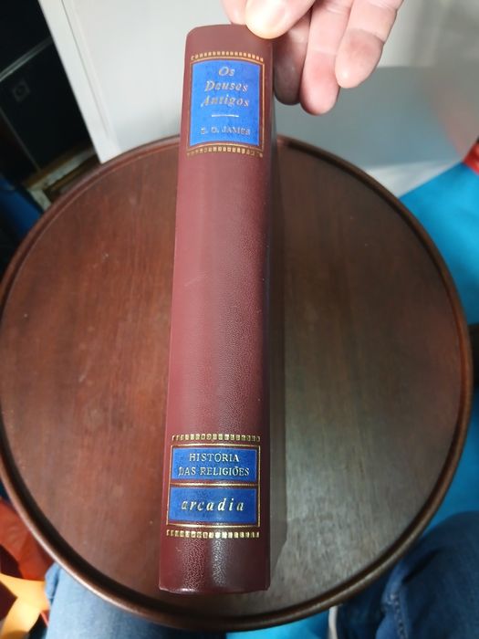 E. O. James, Os Deuses Antigos