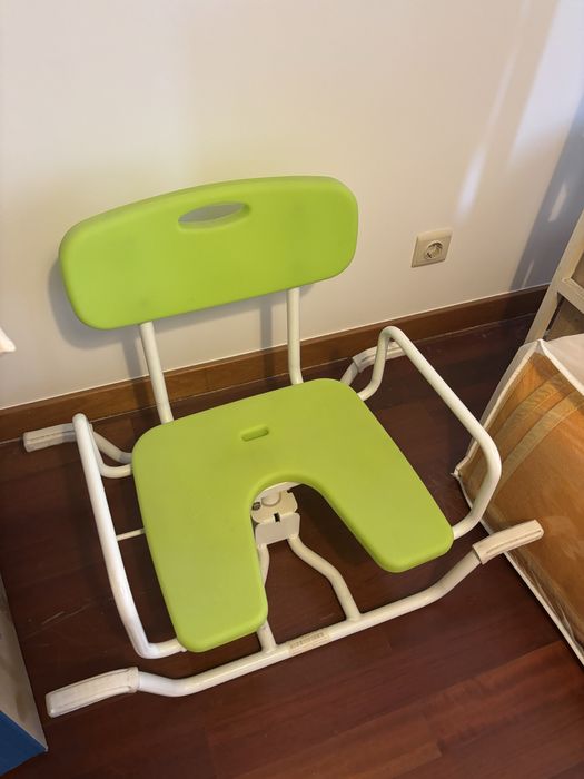 Cadeira Giratória de Banheira