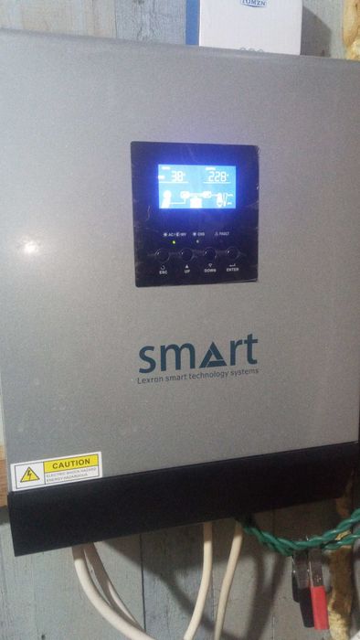 Сонячний гибридний інвертор 24v 3000w.