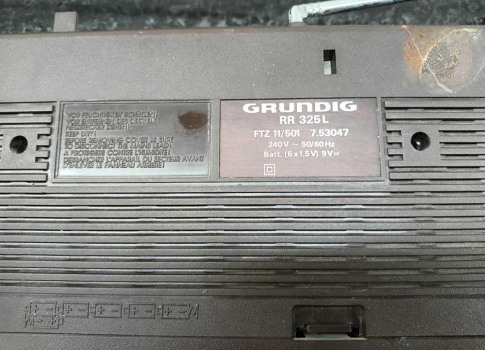 Grundig RR 325 - rádio e gravador de cassetes  vintage