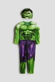 Fato Hulk H&M com luvas da Marvel