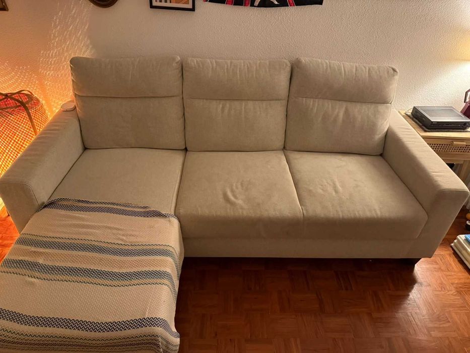 Sofá bege com chaise – super confortável e em ótimo estado!