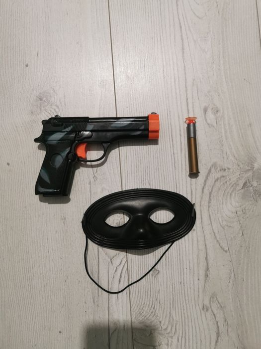 Pistolet z maską zorro