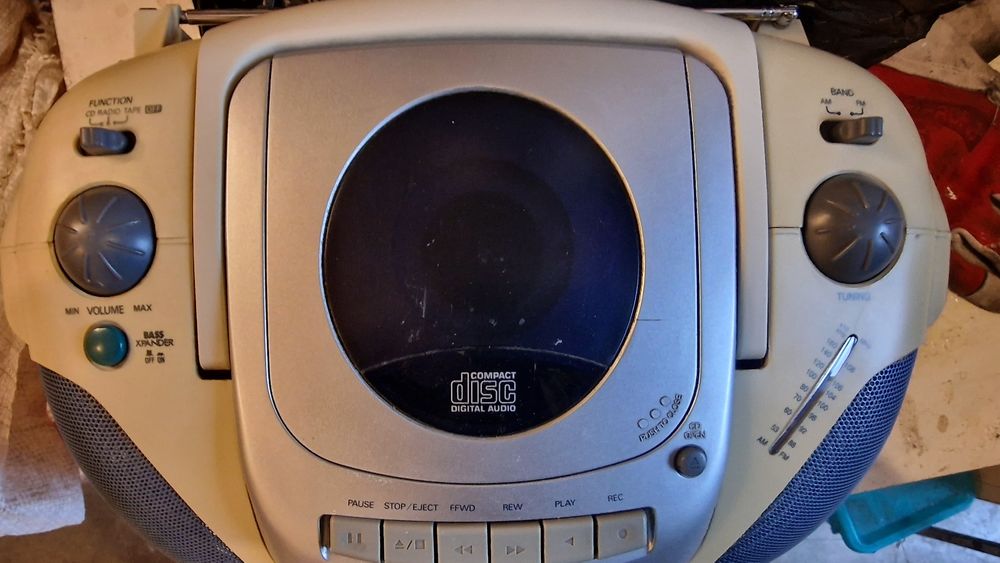 Radio magnetofon cd