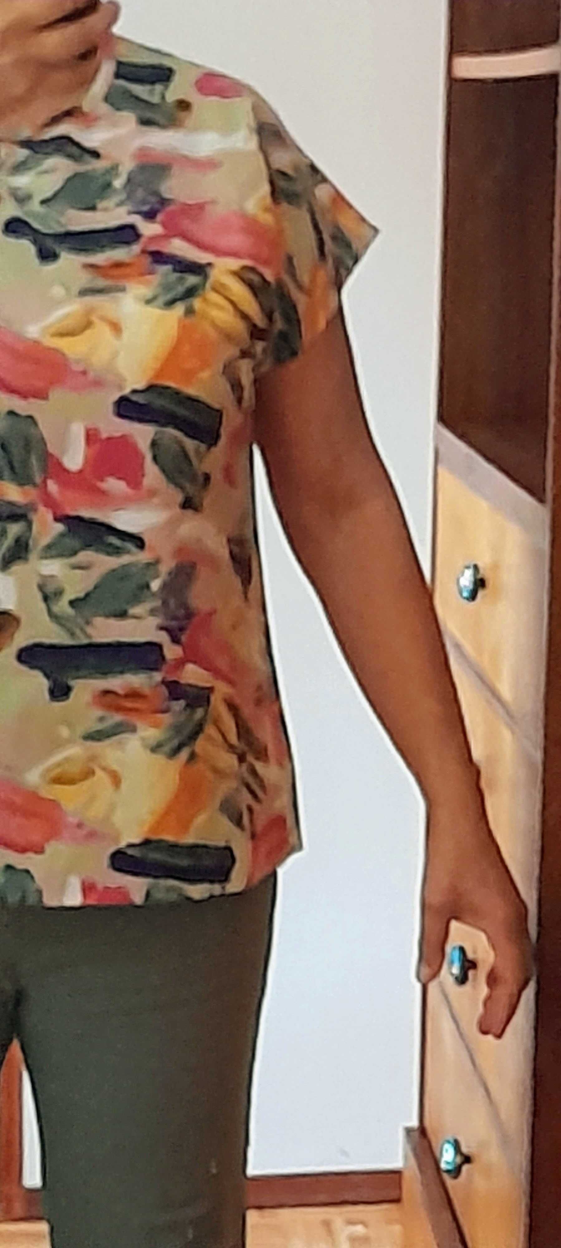 T-shirt estampada em várias cores
