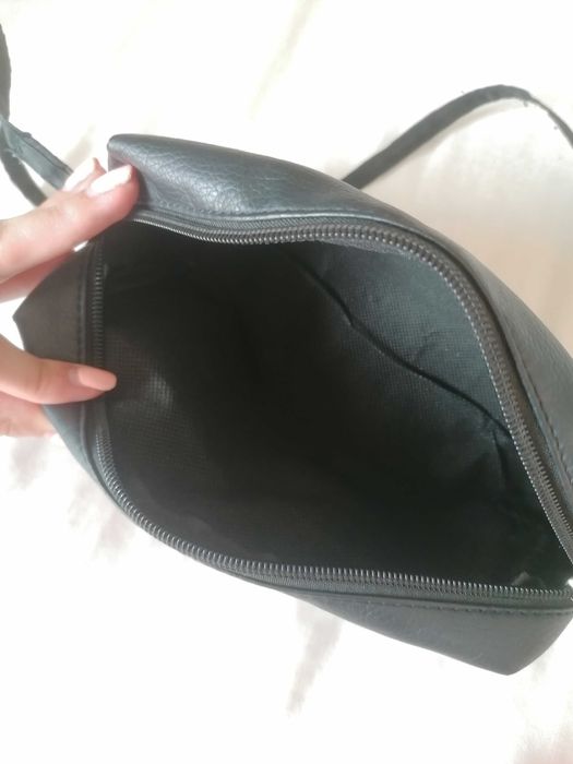 Mala tiracolo preta simpes