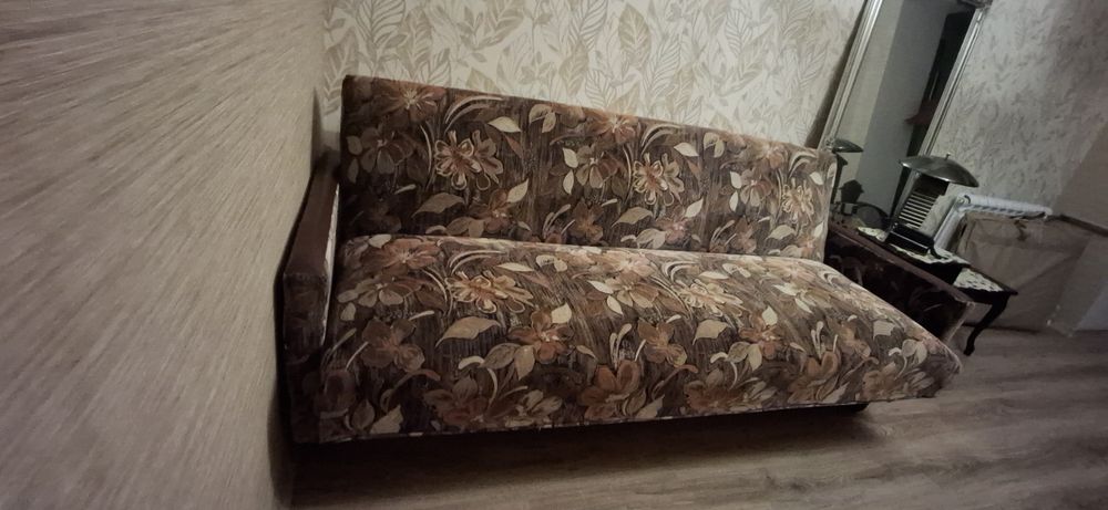 Диван -книжка ,покрытие велюровый.