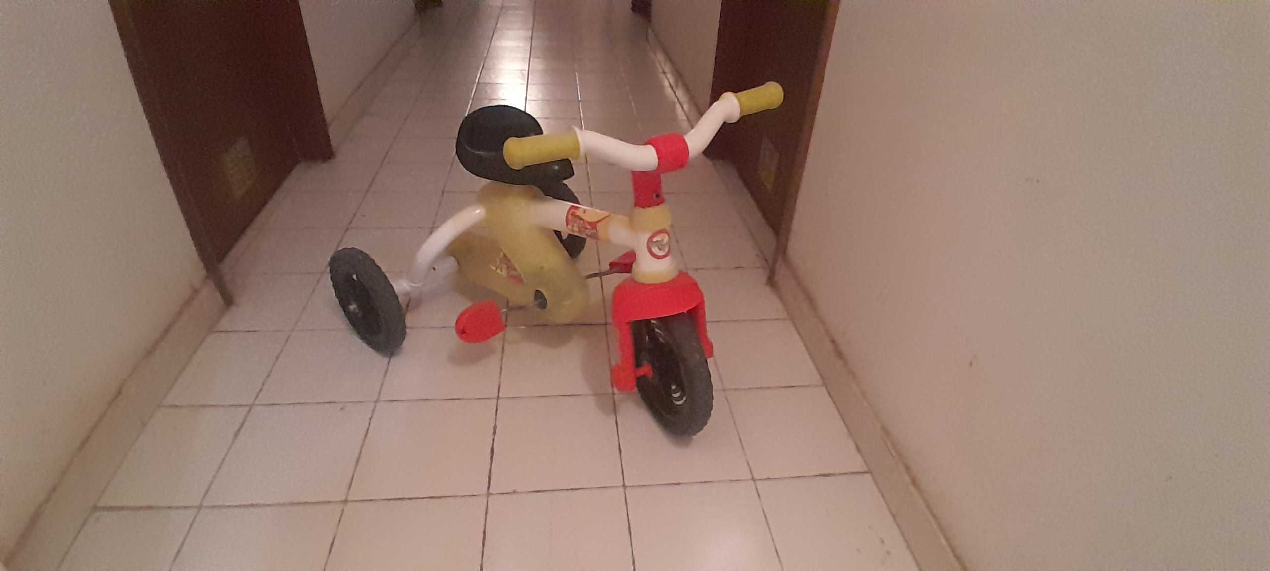 Vendo triciclo de criança
