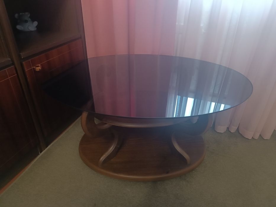 Столик на колесах скло