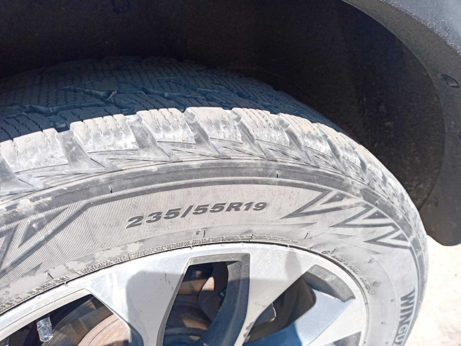 Продам зимову гуму NEXEN 235/55 R19