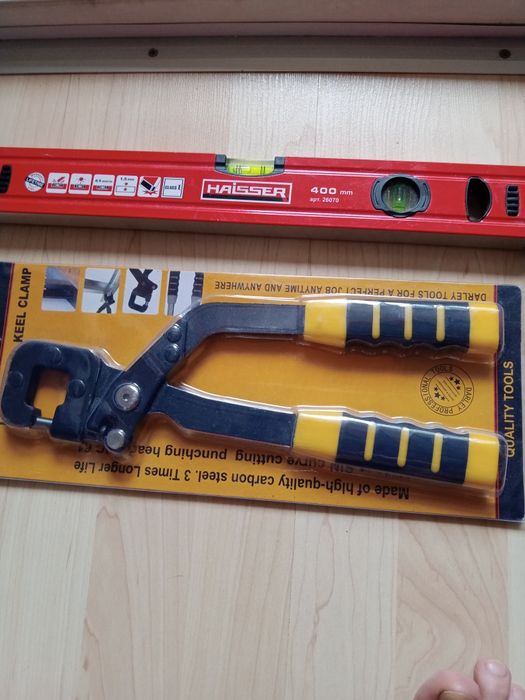 Продам уровень и просечку для профиля гипсокартона