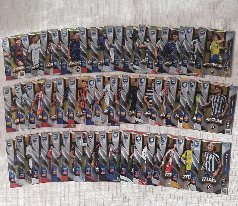 Panini Fifa 365 v 2026 komplety kart Dominator Magician Titan.