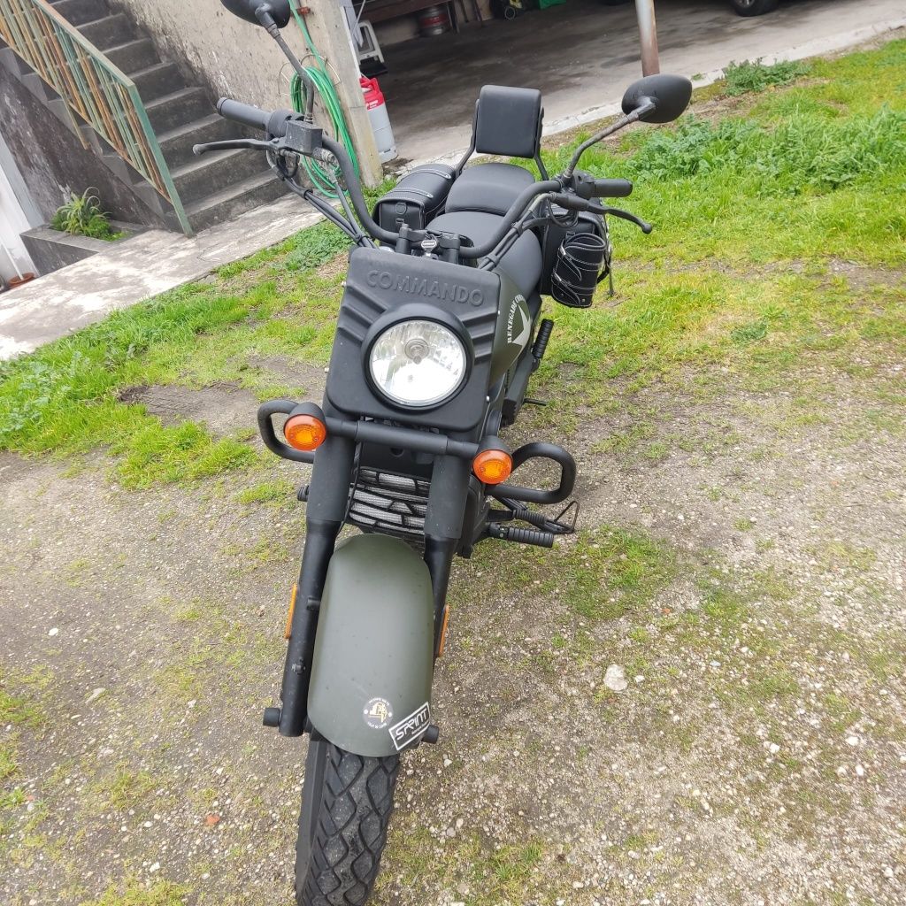 Mota UM RENEGADE Comando em Muito Bom Estado
