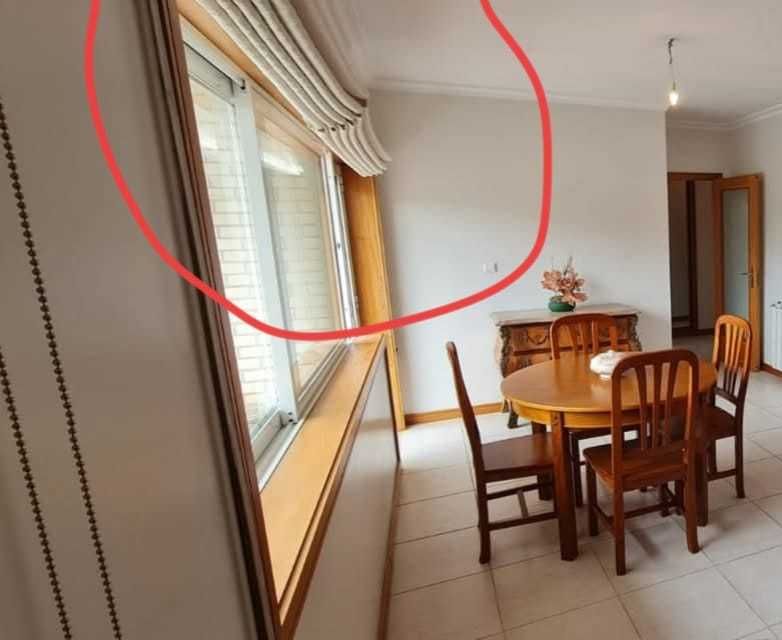 Cortina opaca para janela com calha incluída