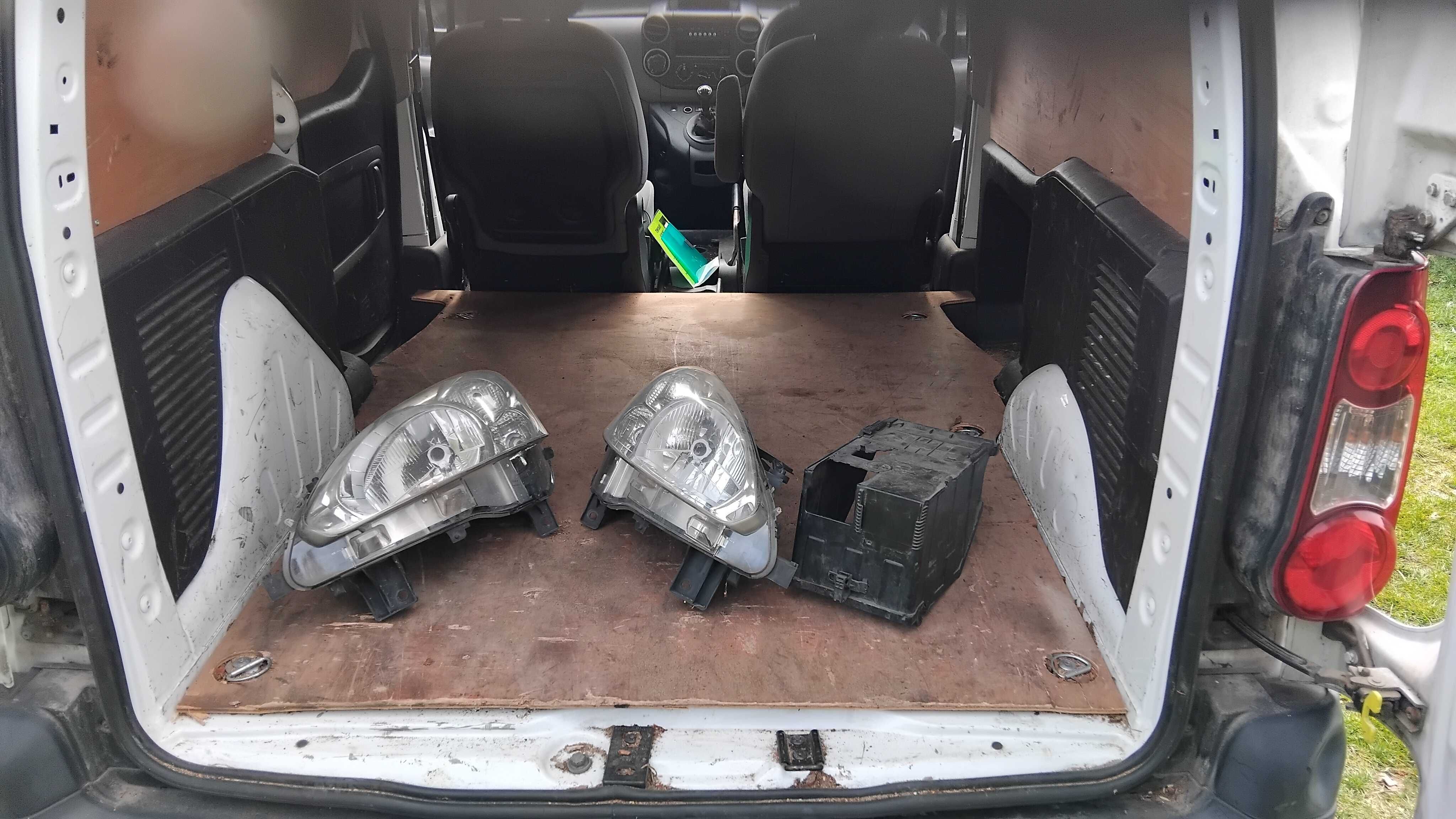 berlingo partner III podłoga cały tył