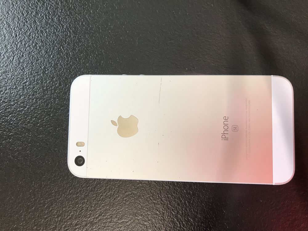 iPhone SE uszkodzony, nie włącza się