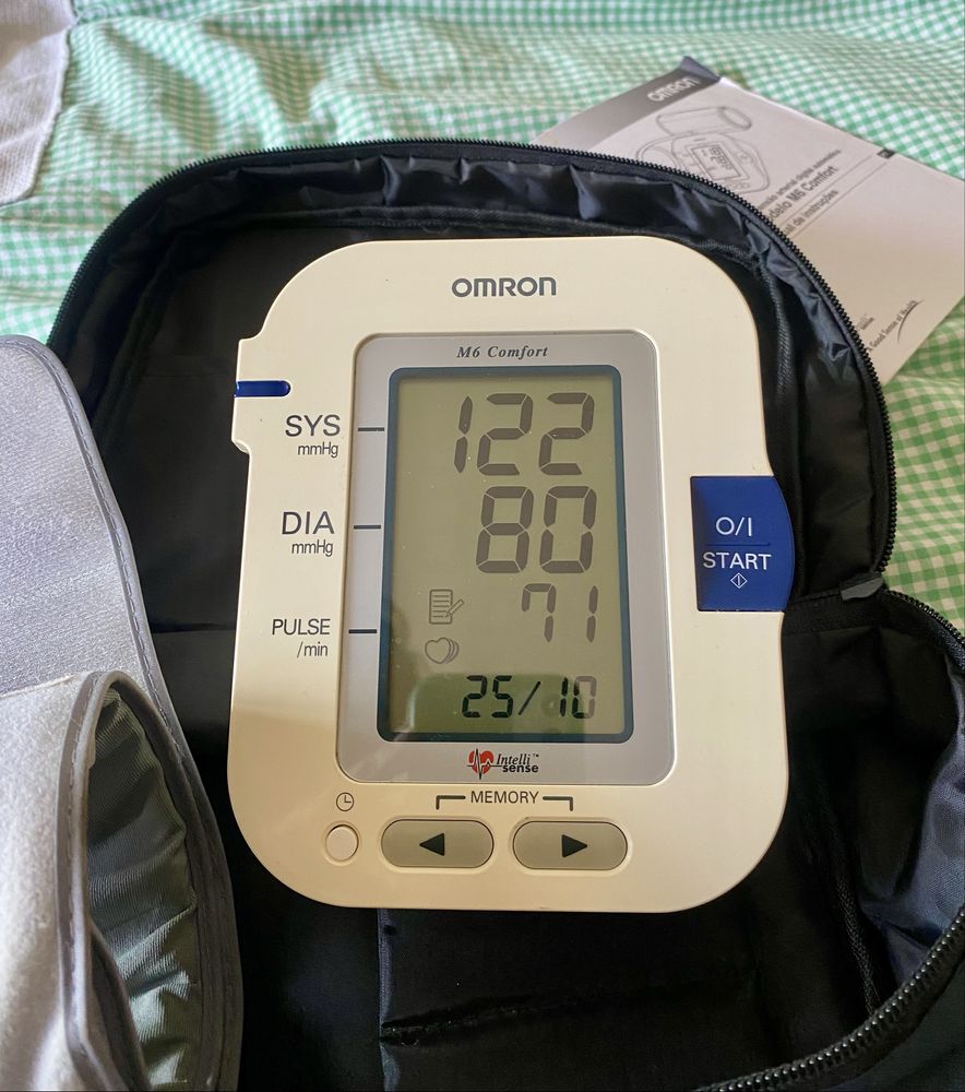 Medidor de tensão arterial OMRON digital automatico modelo M6 confort