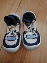 Sapatilhas/meias/pantufas marca 'Collégien'