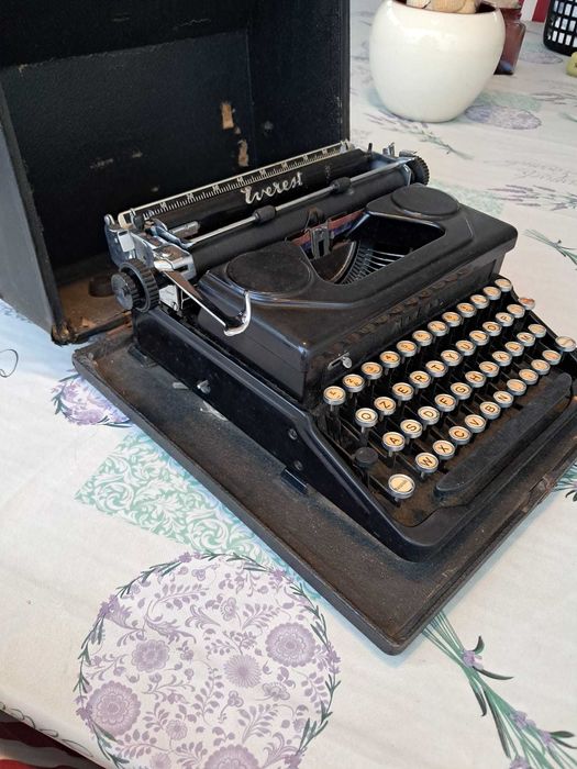 Máquina de escrever portátil Everest Mod.90 Vintage anos 50