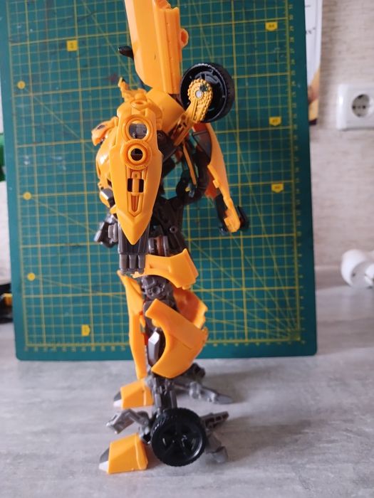 Трансформер Бамблби оригинал Hasbro